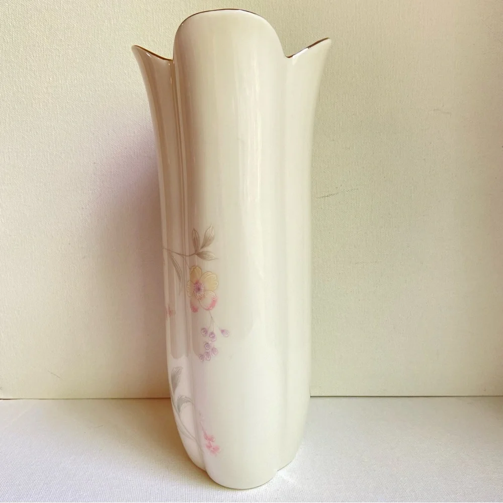 Japanese fine china tall floral vase with gold trim and scalloped rim oval shape